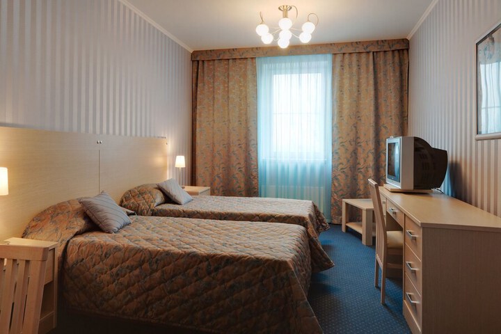 Room 9 of 34