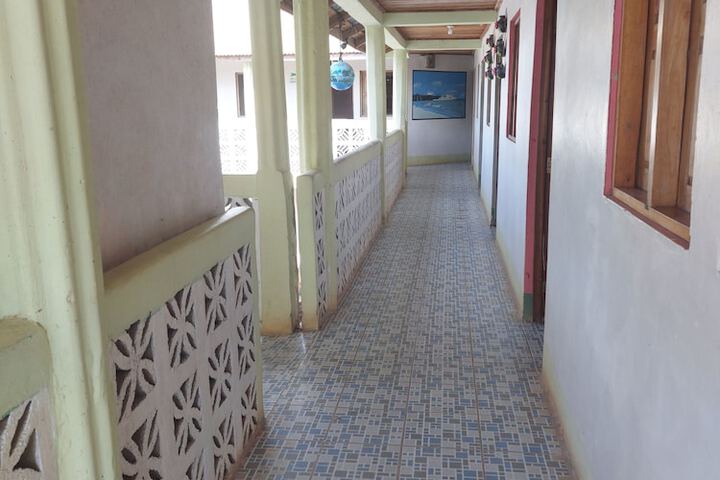 Room 4 of 10