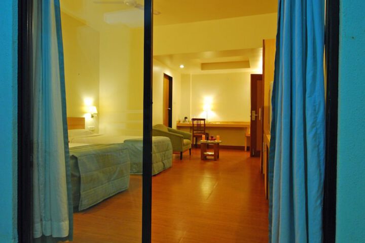 Room 7 of 98