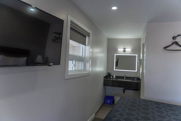 Room 9 of 38