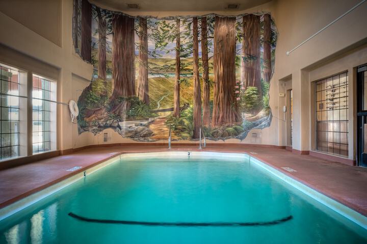 Hotel Pool