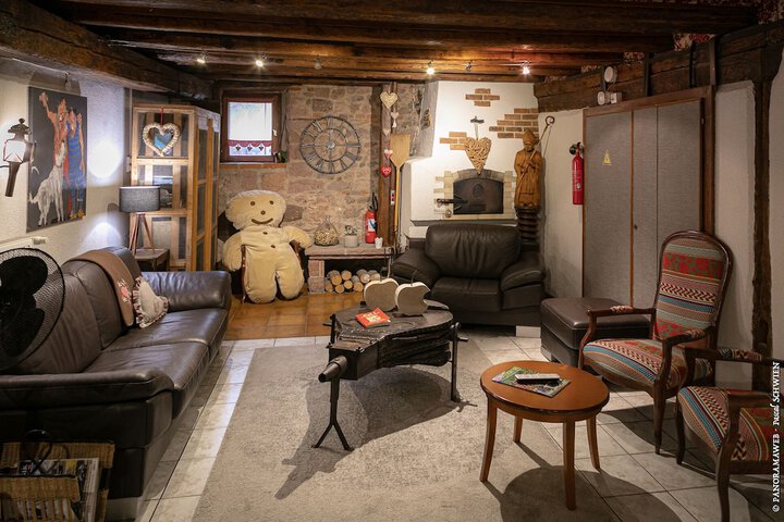 Lounge 83 of 96