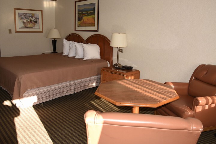 Room 3 of 34