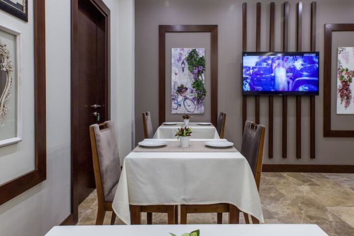Dining 46 of 75