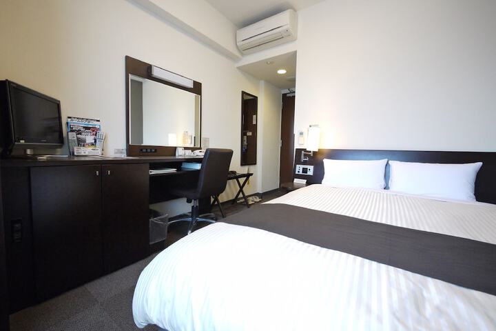 Room 6 of 27