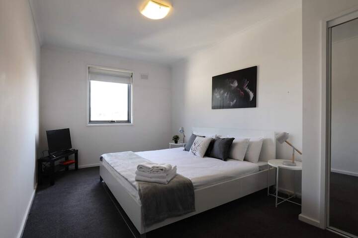 Room 2 of 18