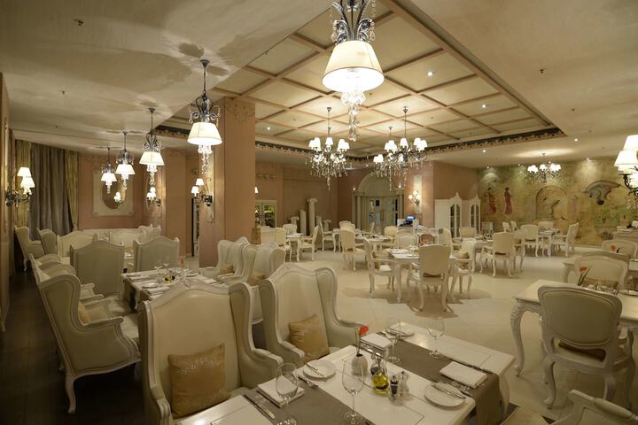 Dining 83 of 133