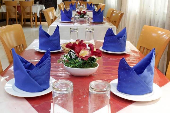 Dining 8 of 39