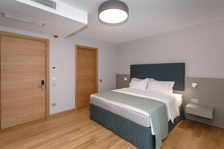 Room 2 of 42