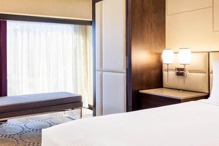 Valley Deluxe Room 1 King (12 of 41)