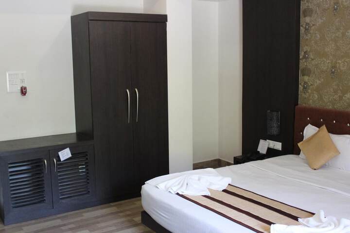 Room 12 of 39