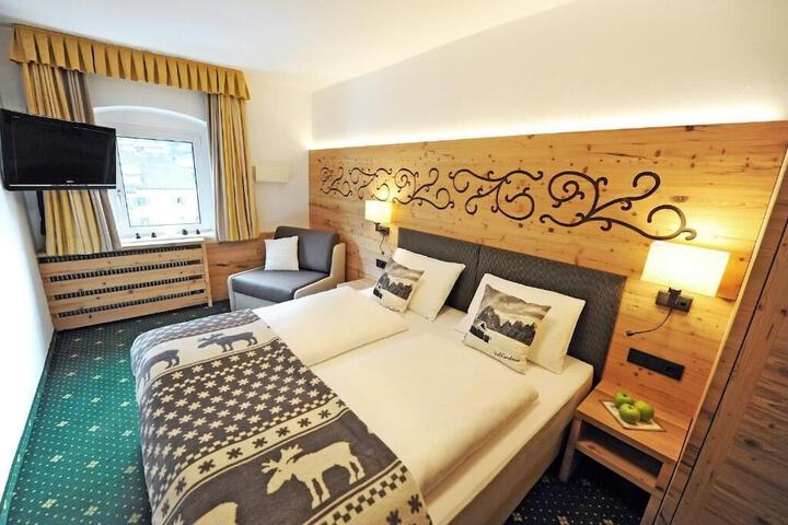 Room 21 of 33
