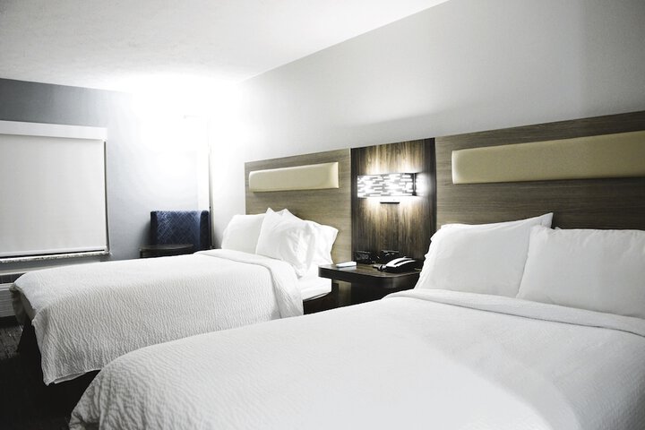 1 King Bed (14 of 17)
