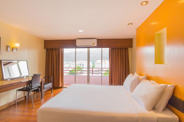 Room 14 of 65