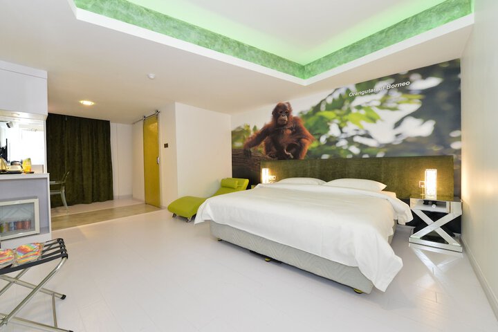 Room 16 of 34