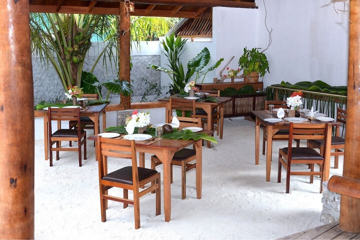Dining 39 of 61