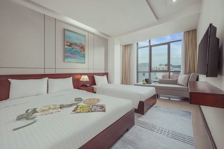 Room 28 of 77