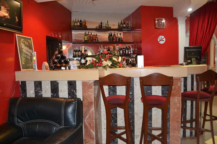 Lounge 18 of 23