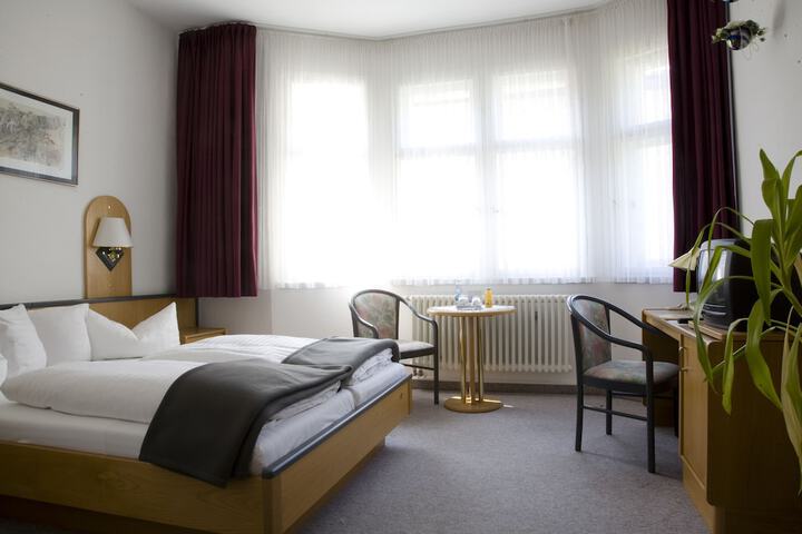 Room 4 of 28