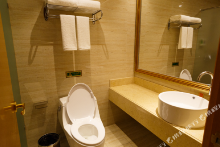 Vienna Hotel (Huichun )