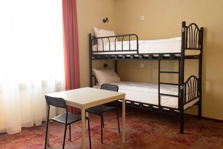 Room 9 of 40