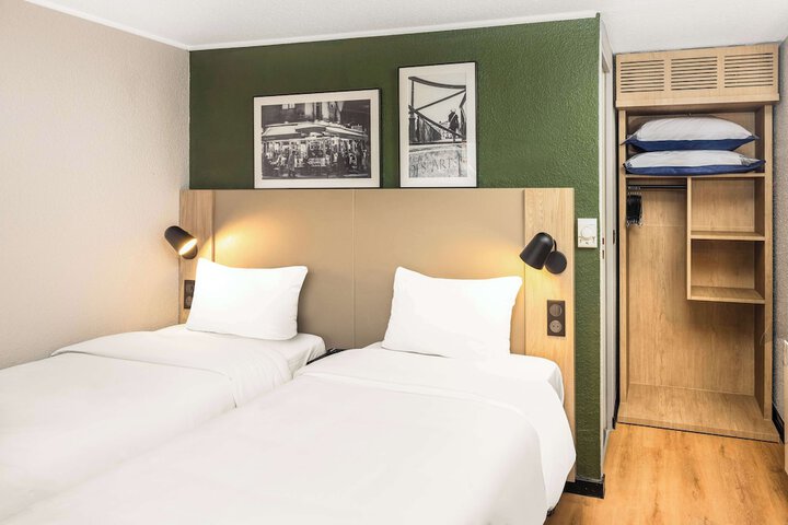 Room 5 of 24