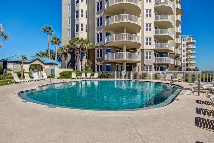 Pool 19 of 33