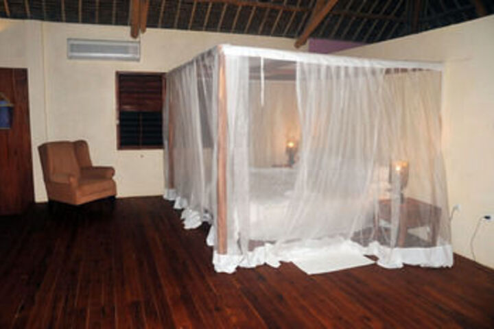 Room 5 of 18