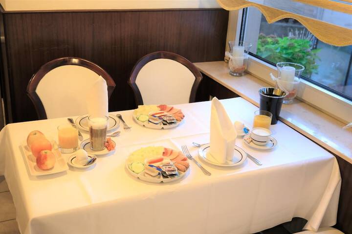 Dining 38 of 43