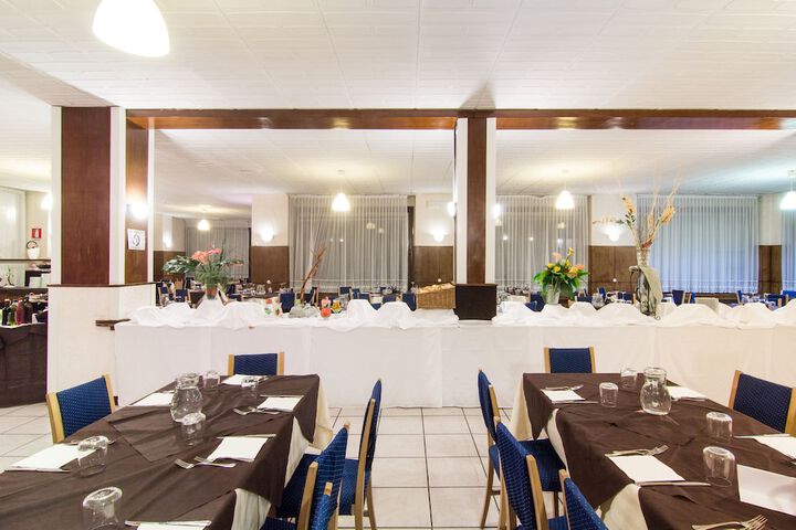 Dining 79 of 110