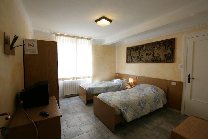 Room 3 of 37