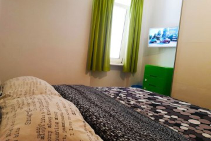 Room 19 of 48