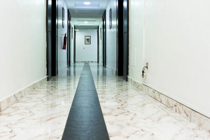 Ballroom/Hall 27 of 35