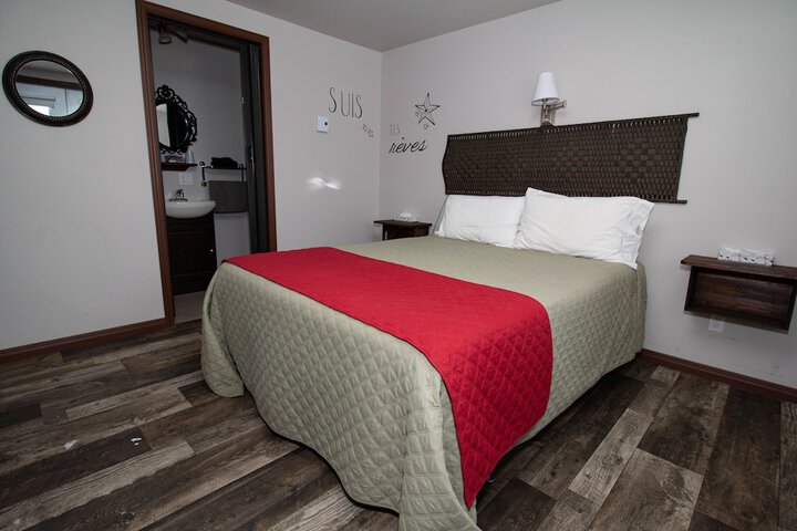 Room 4 of 13