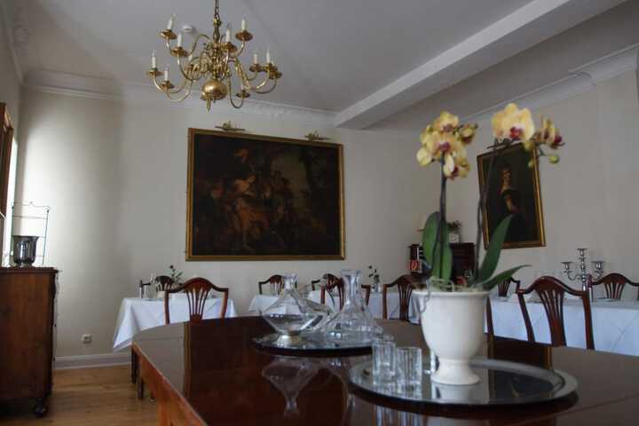 Dining 32 of 59