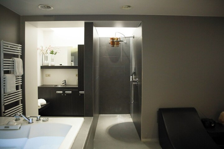 Spa 51 of 77