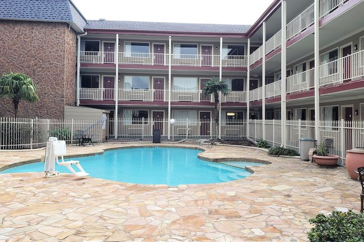 Pool 14 of 22