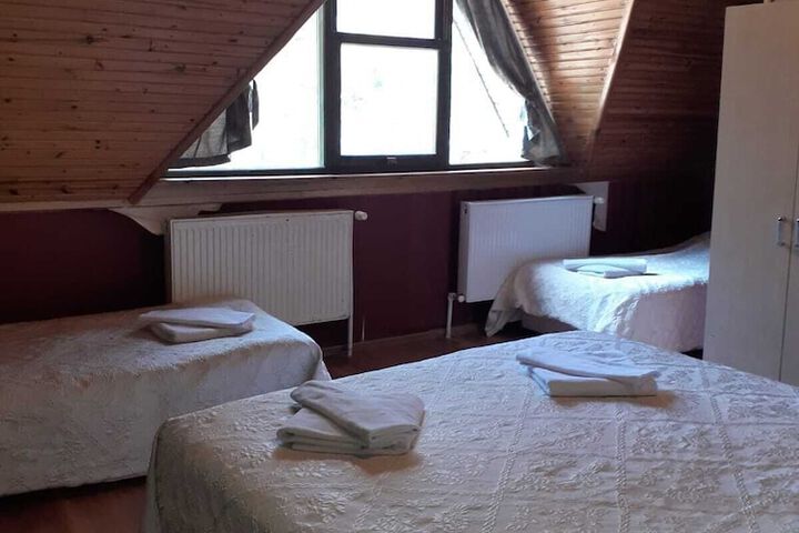 Room 33 of 40