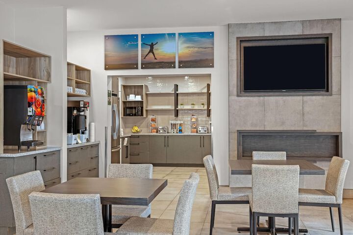 Breakfast/Coffee Service 45 of 46