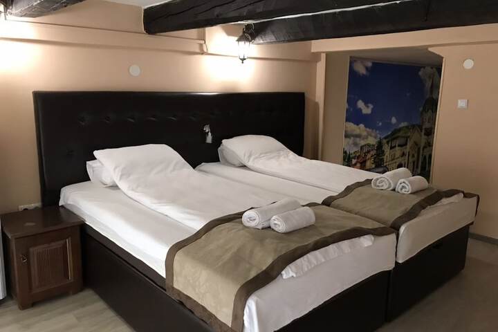 Room 6 of 13