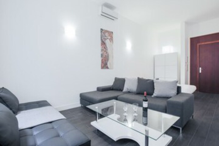 Room 8 of 11
