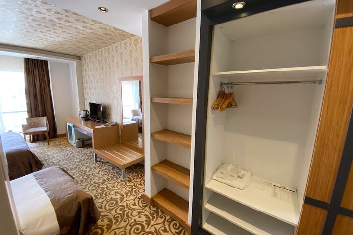 Room 7 of 43