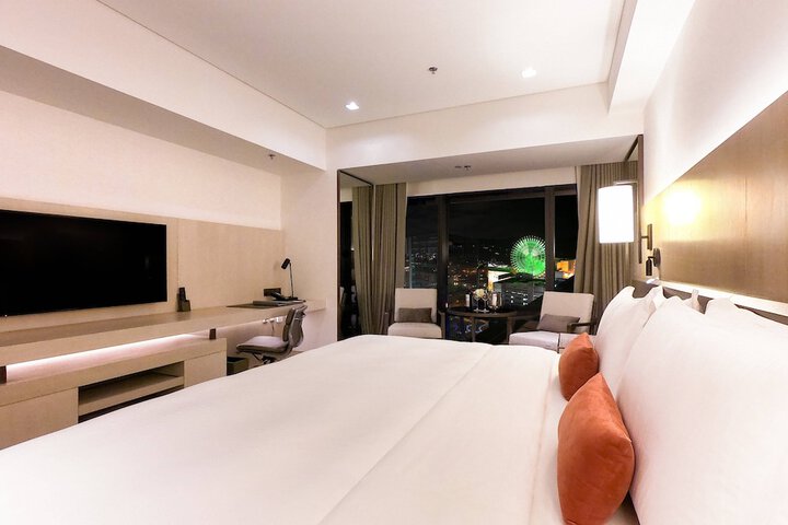 Room 16 of 106