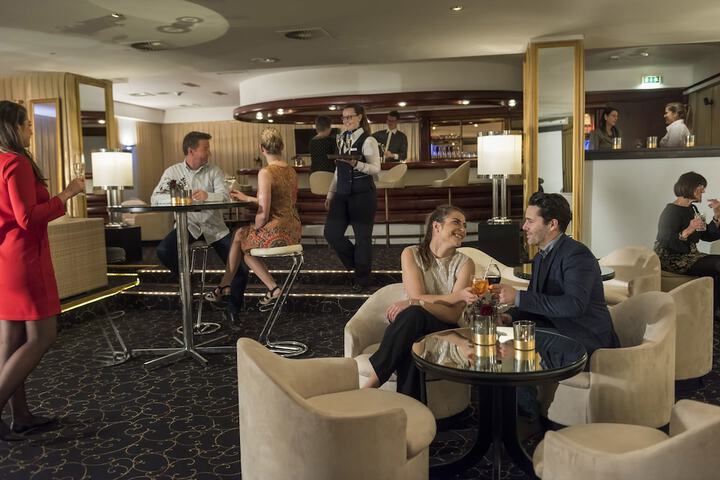 Lounge 95 of 132