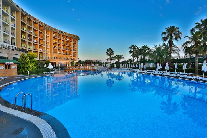 Hotel Pool