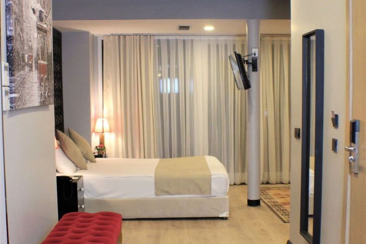 Room 16 of 34