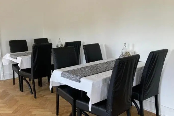 Dining 18 of 19