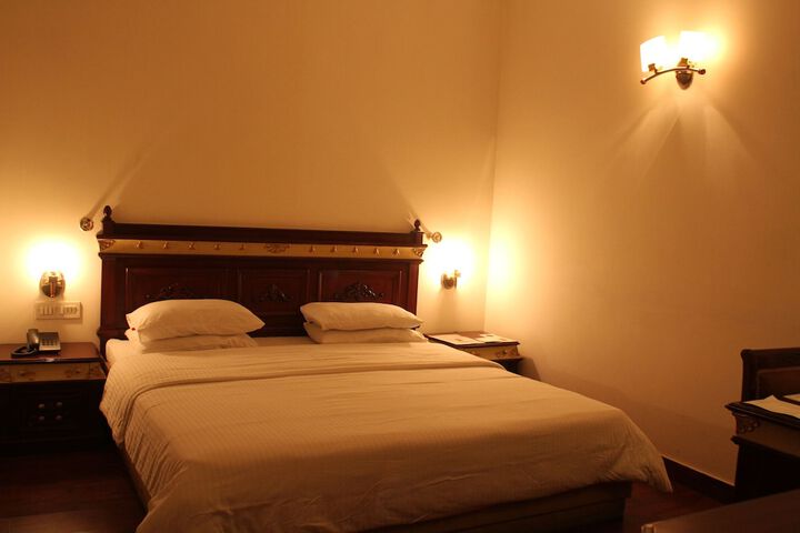 Room 8 of 15