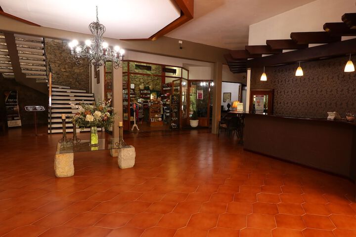 Check-in/check-out kiosk
