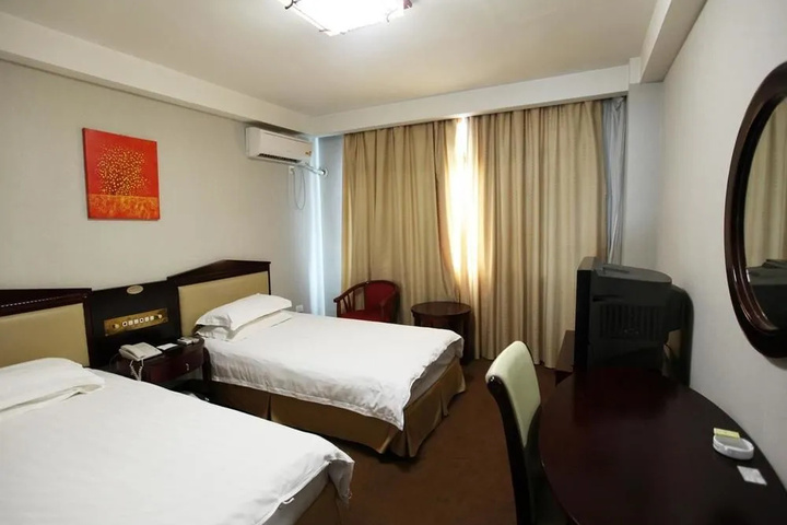 Room 6 of 8